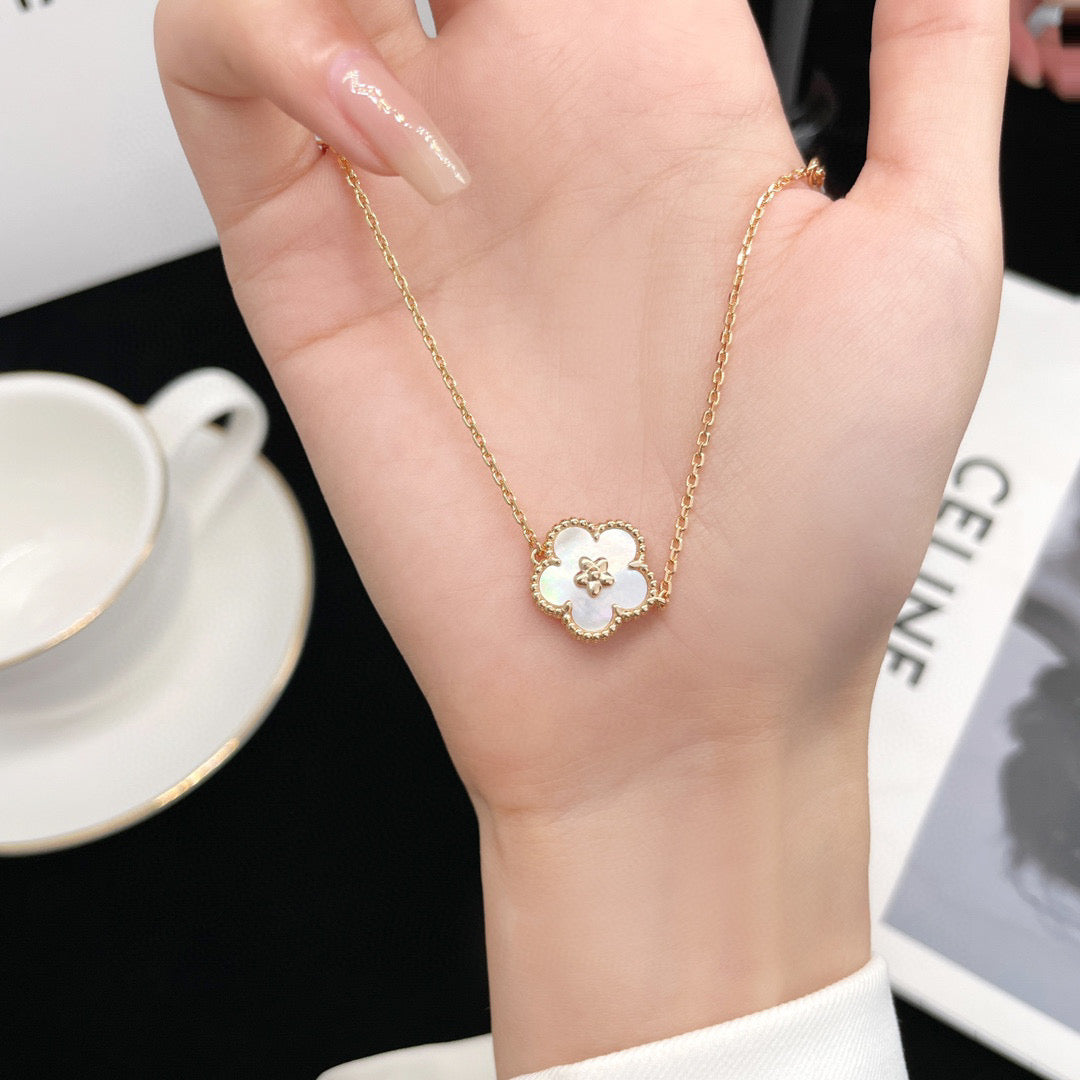 ¡®Lume Jewels¡¯LUCKY WHITE MOP PLUM BLOSSOM NECKLACE