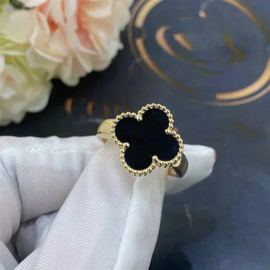 ¡®Lume Jewels¡¯CLOVER ONYX RING