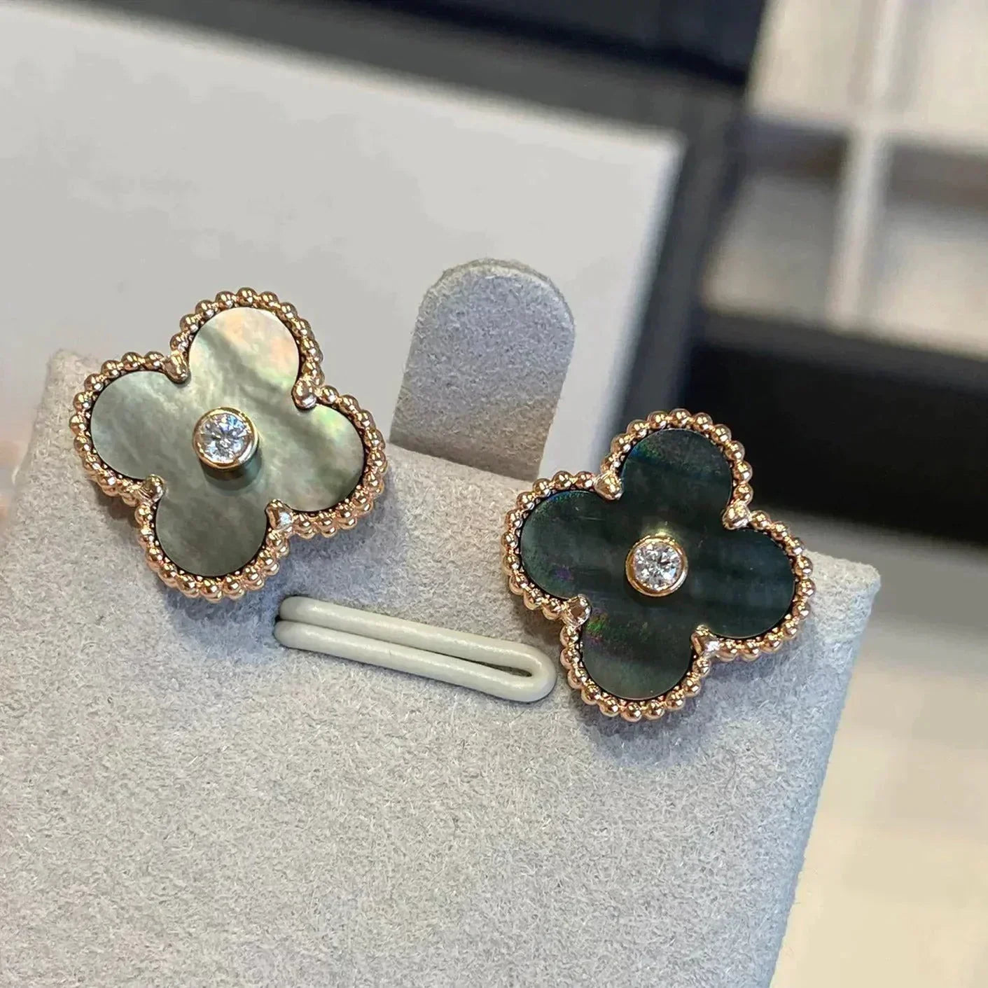 ¡®Lume Jewels¡¯CLOVER MEDIUM 1 MOTIFS GRAY MOP  DIAMOND EARRINGS