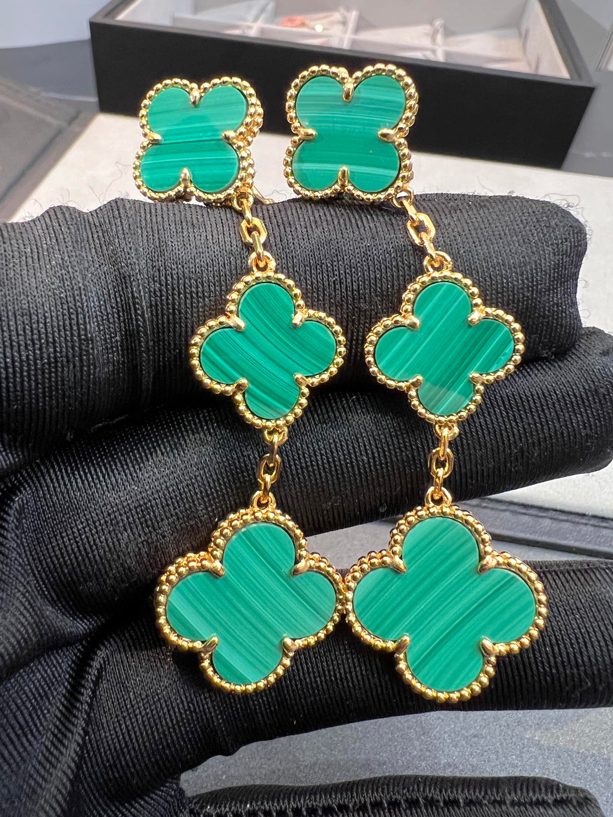¡®Lume Jewels¡¯CLOVER MALACHITE 3 MOTIFS GOLD