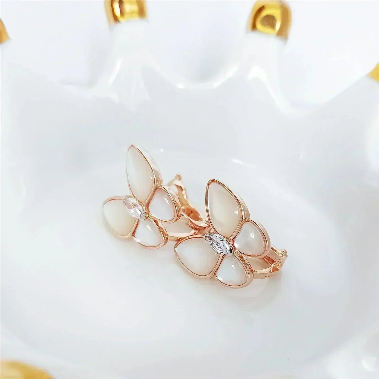 ¡®Lume Jewels¡¯BUTTERFLY MOP DIAMOND EARRINGS