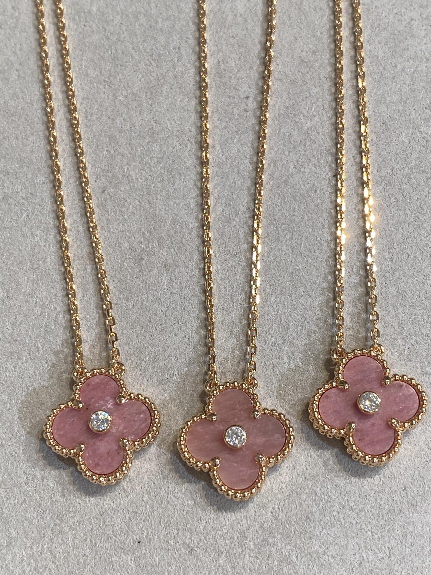 ¡®Lume Jewels¡¯CLOVER 15MM DIAMOND RHODONITE NECKLACE