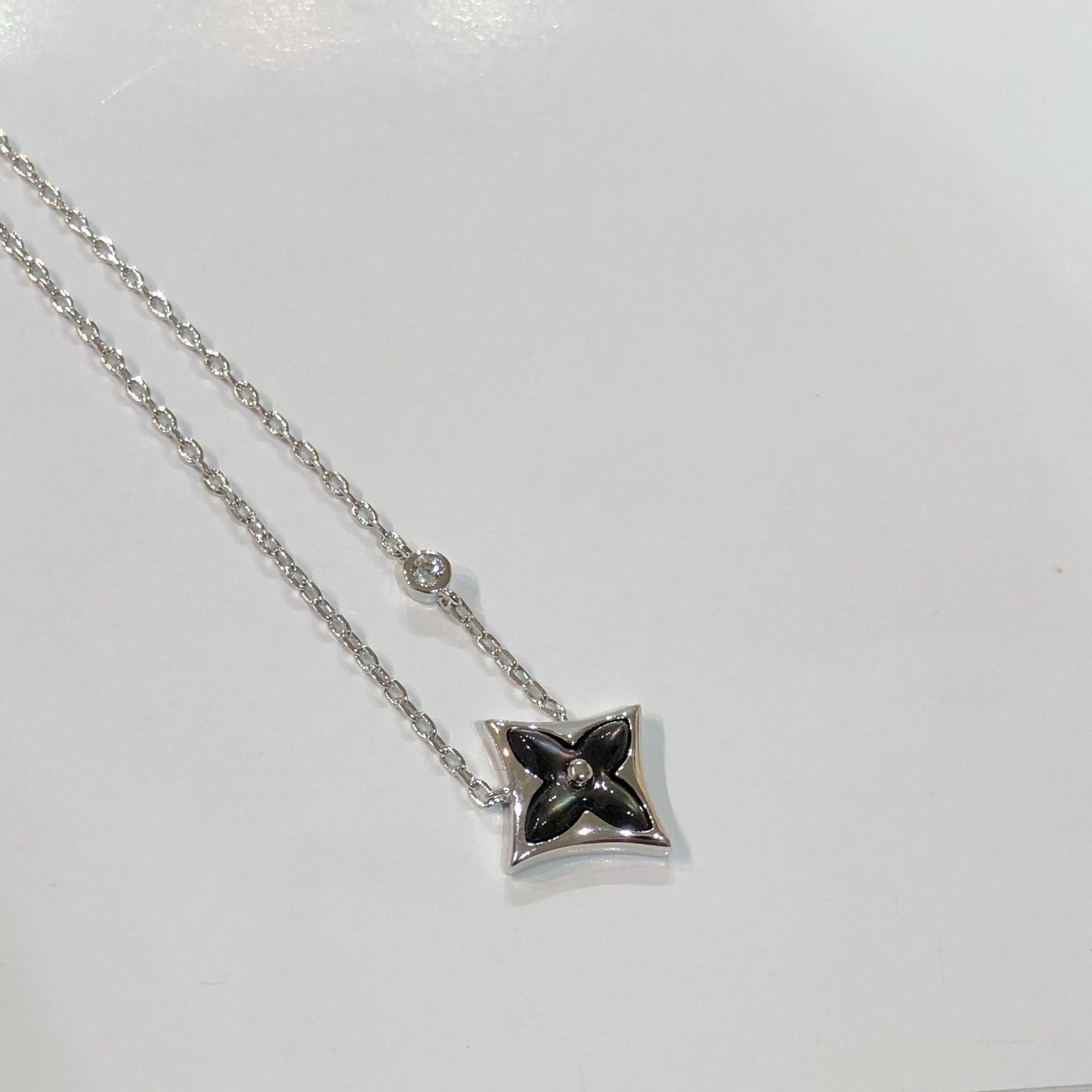 ¡®Lume Jewels¡¯STAR BLACK MOP NECKLACE