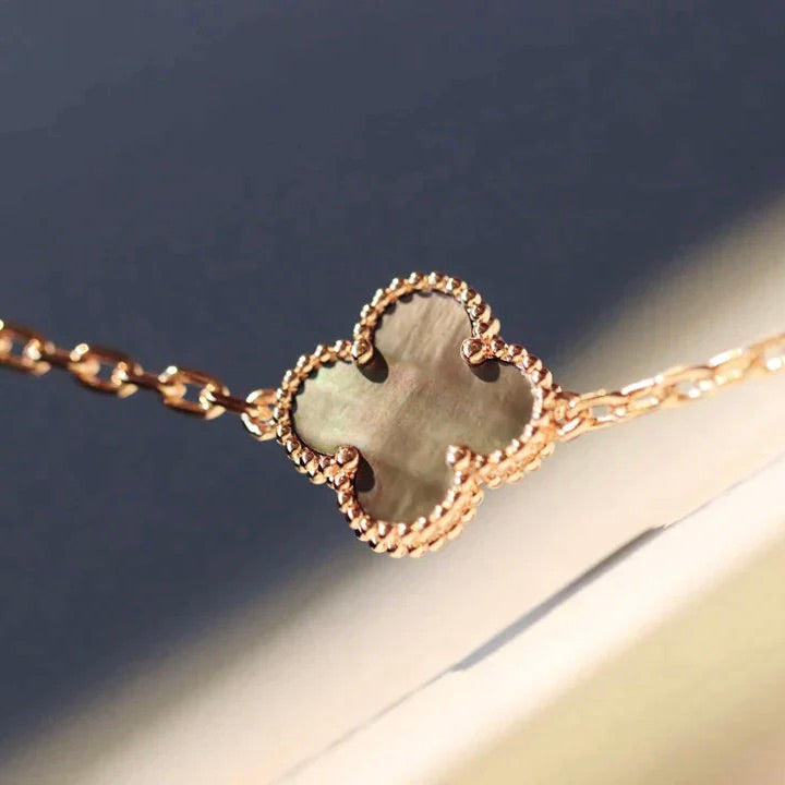 ¡®Lume Jewels¡¯CLOVER 20 MOTIFS LASER DIAMOND NECKLACE