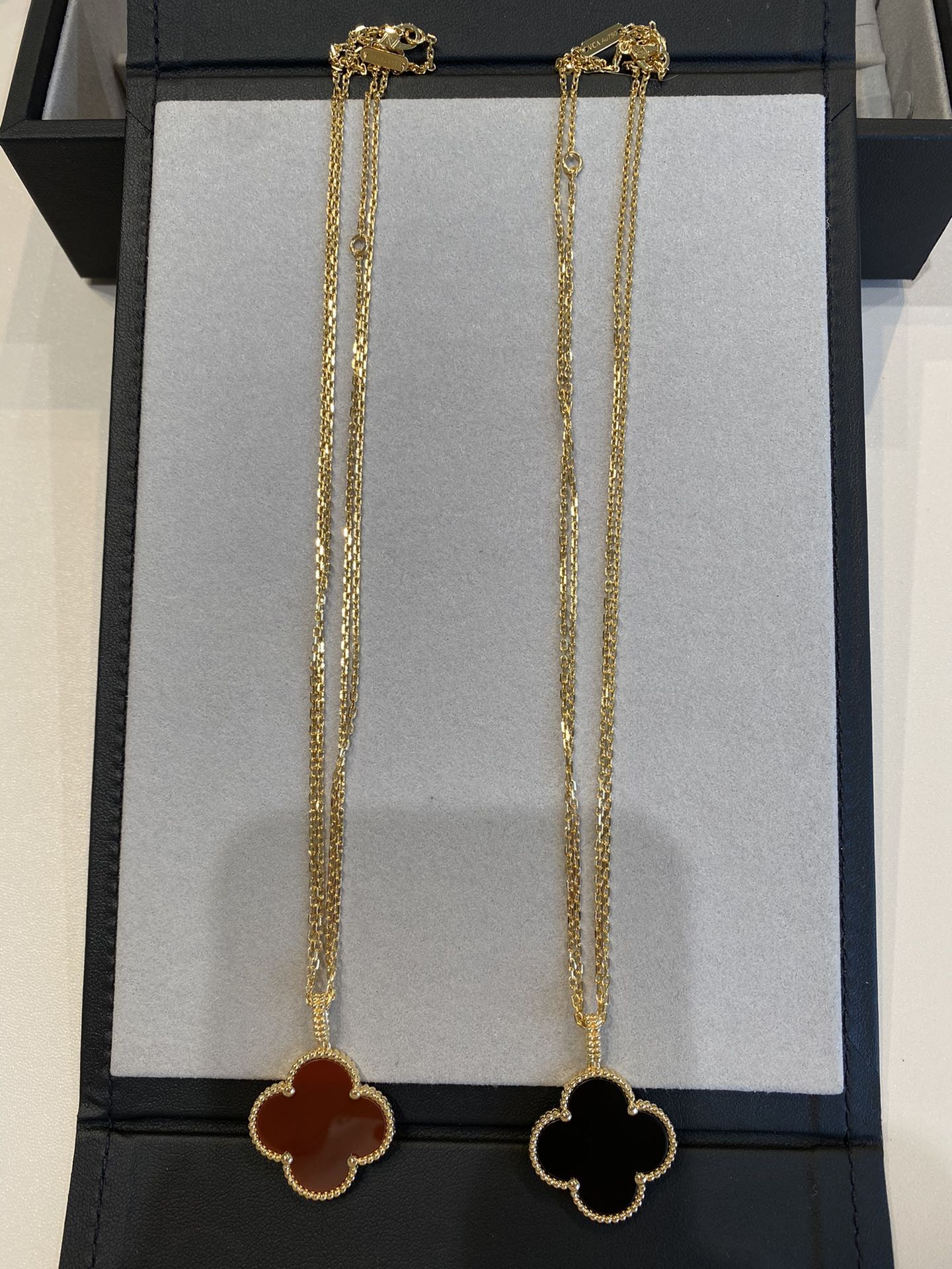 ¡®Lume Jewels¡¯CLOVER 25MM NECKLACE GOLD CARNELIAN