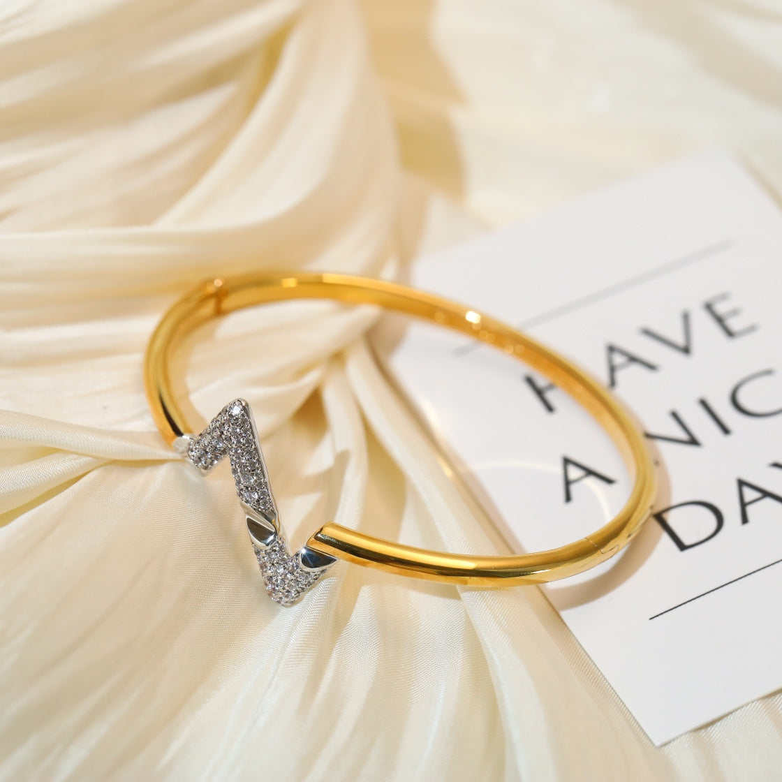 ¡®Lume Jewels¡¯VOLTE UPSITE DOWN GOLD DIAMOND BRACELET