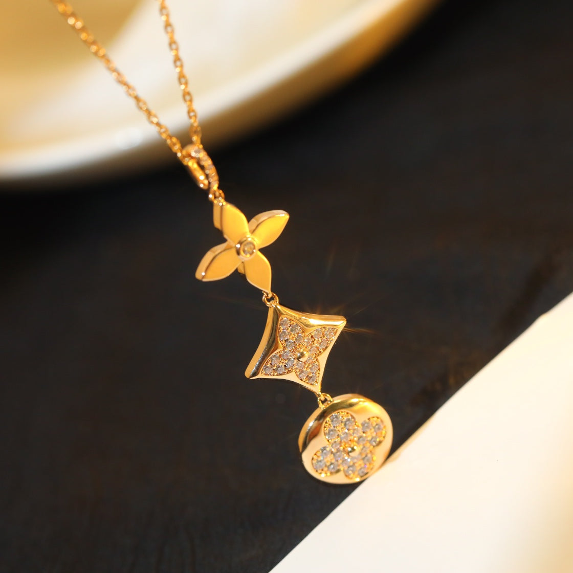 ¡®Lume Jewels¡¯STAR AND SUN DIAMOND PINK GOLD NECKLACE