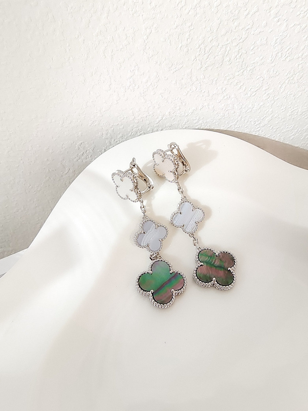 ¡®Lume Jewels¡¯CLOVER 3 MOTIFS CHALCEDONY DARK MOP SILVER EARRINGS