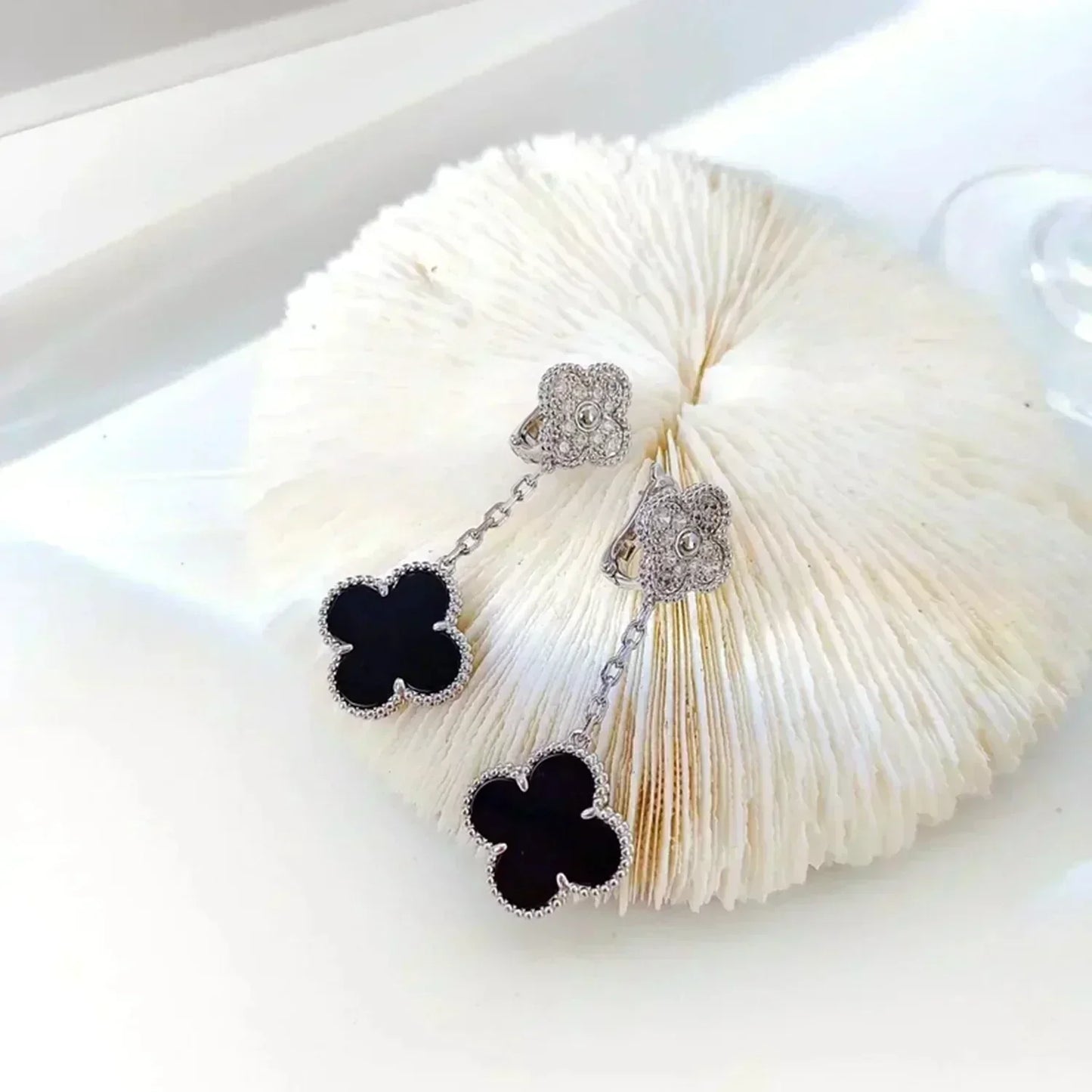 ¡®Lume Jewels¡¯CLOVER 2 MOTIFS  DIAMOND ONYX EARRINGS SILVER
