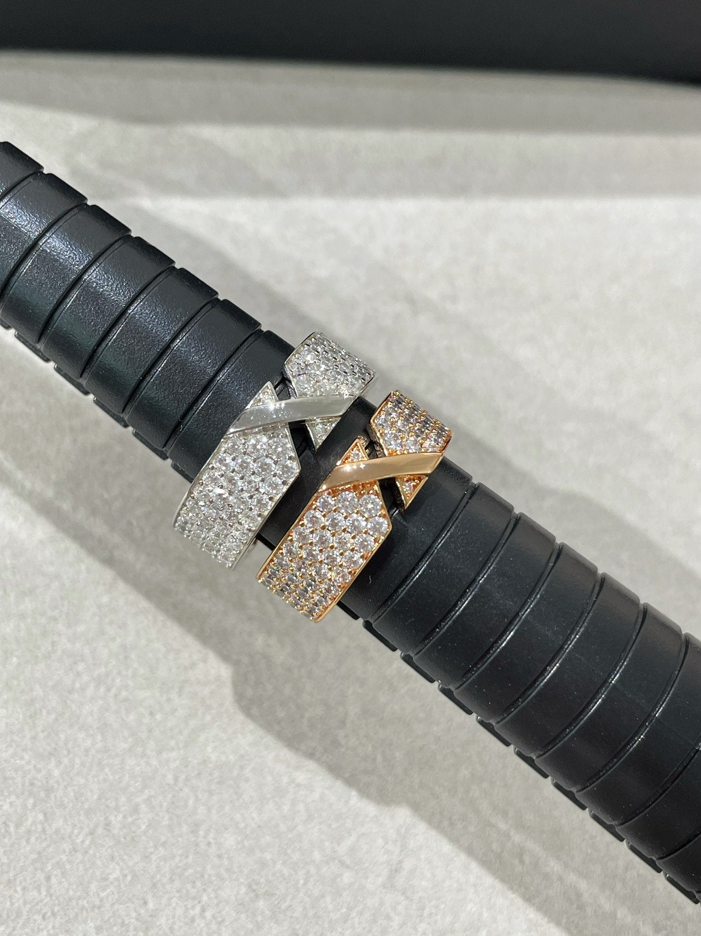 ¡®Lume Jewels¡¯LIENS EVIDENCE  DIAMOND PAVED RING