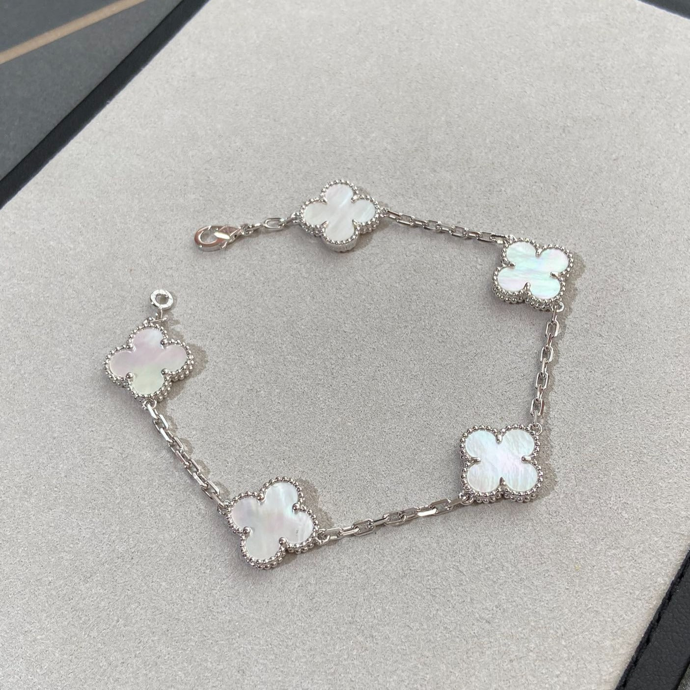 [Lume Jewels]New CLOVER WHITE PEARL MOP 5 MOTIF BRACELET COLLECTION