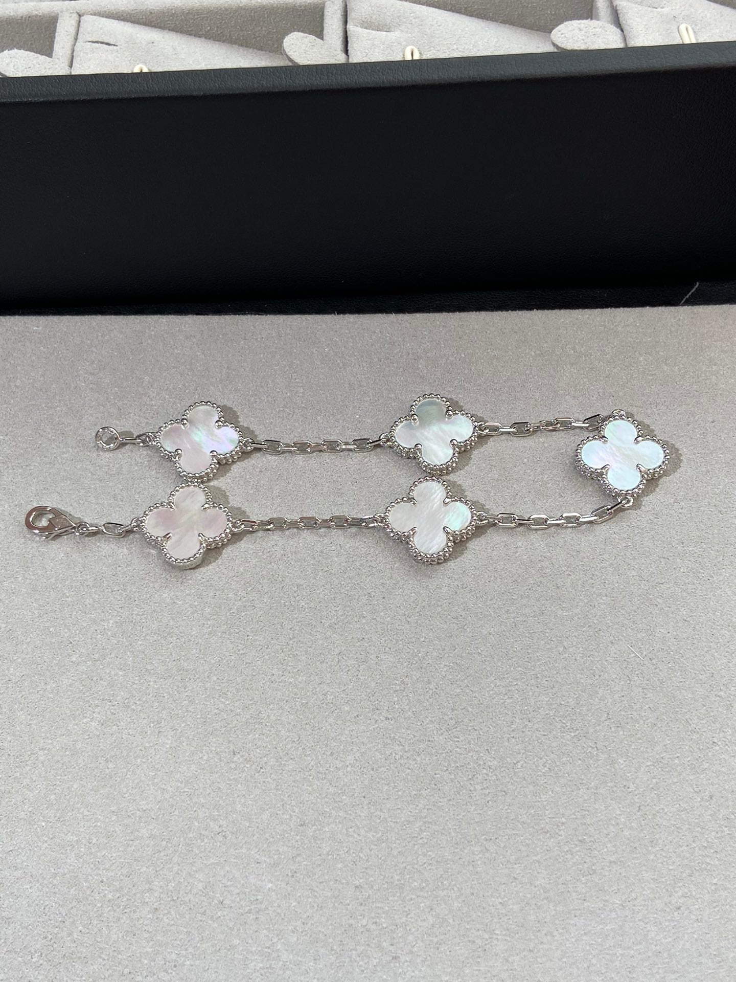 [Lume Jewels]New CLOVER WHITE PEARL MOP 5 MOTIF BRACELET COLLECTION