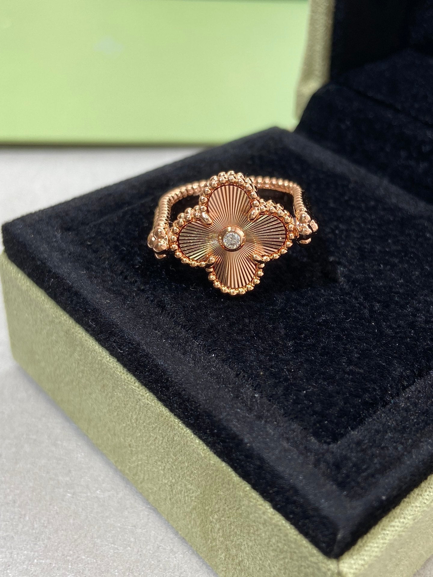 ¡®Lume Jewels¡¯CLOVER RIVERSIBLE ROSE GOLD RING