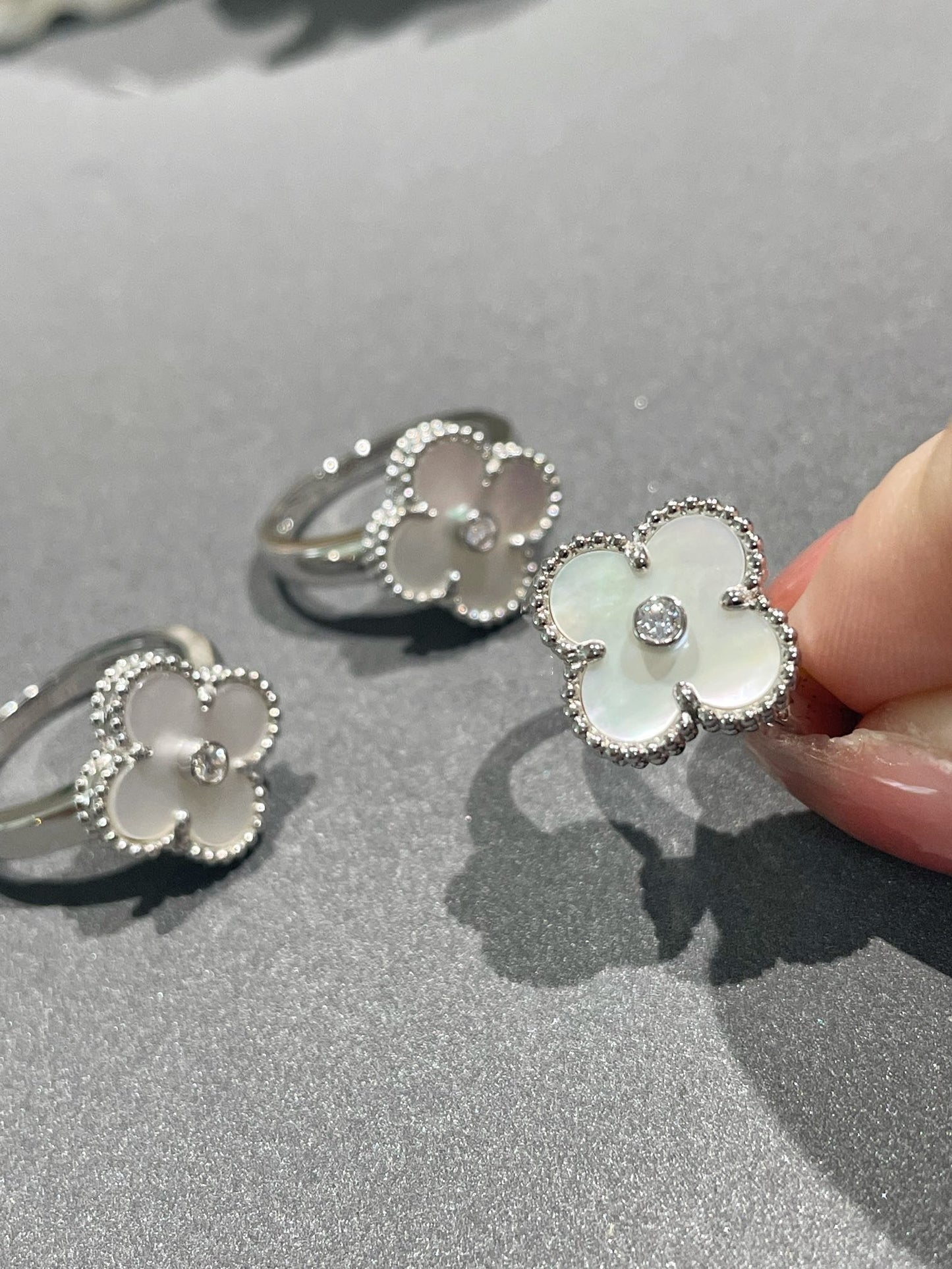 ¡®Lume Jewels¡¯CLOVER SILVER MOP DIAMOND RING