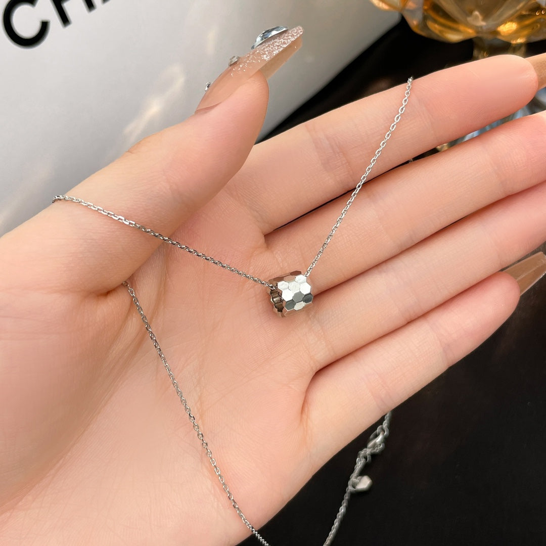 ¡®Lume Jewels¡¯BEE MINI NECKLACE