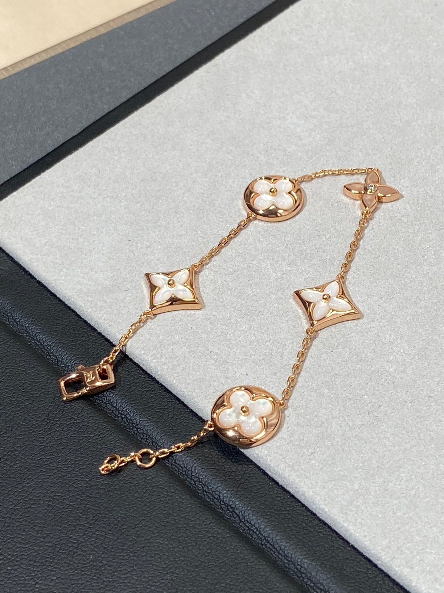 ¡®Lume Jewels¡¯STAR AND SUN 5 MOTIF MOP PINK GOLD BRACELET