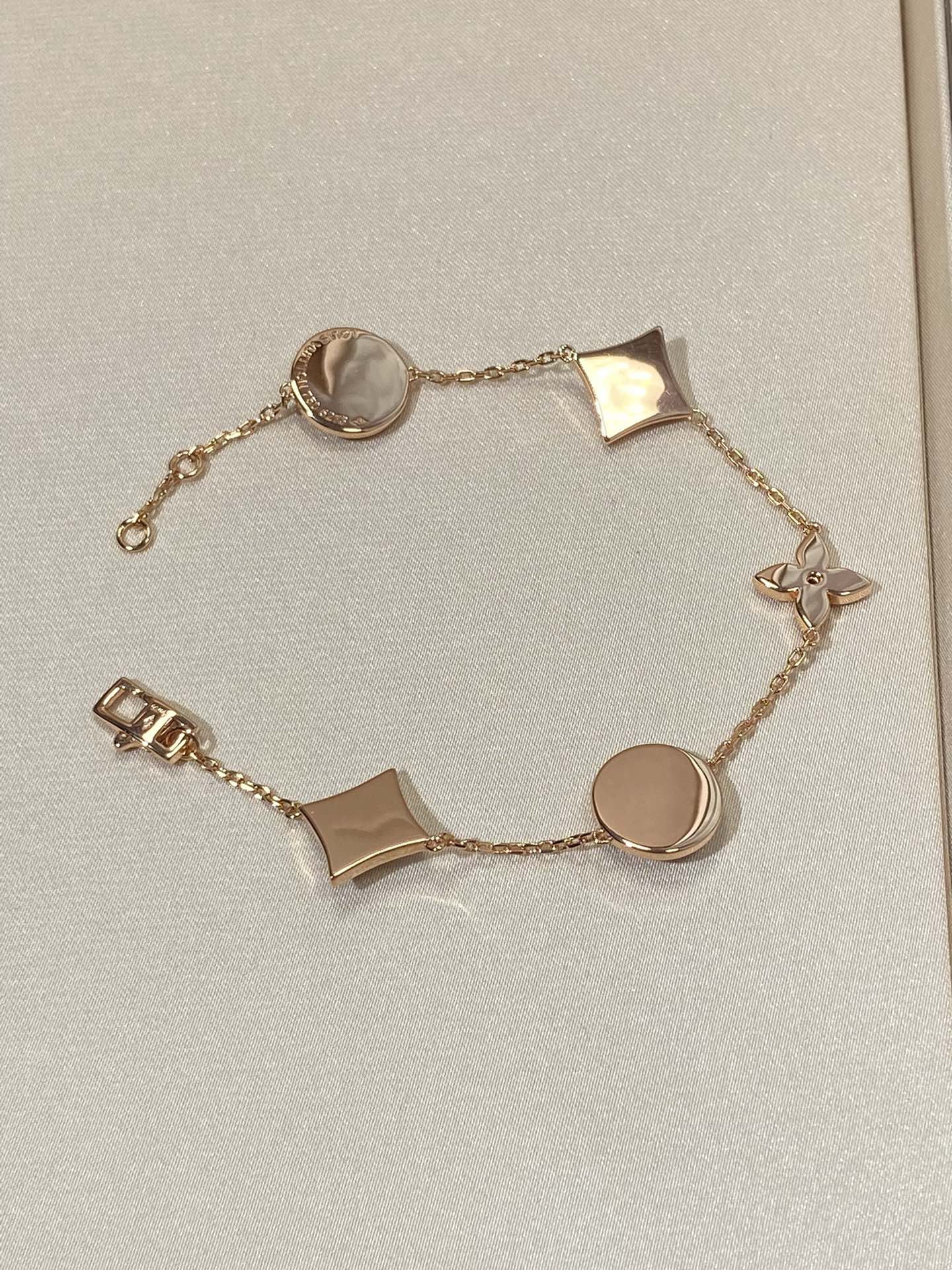 ¡®Lume Jewels¡¯STAR AND SUN 5 MOTIF MOP PINK GOLD BRACELET