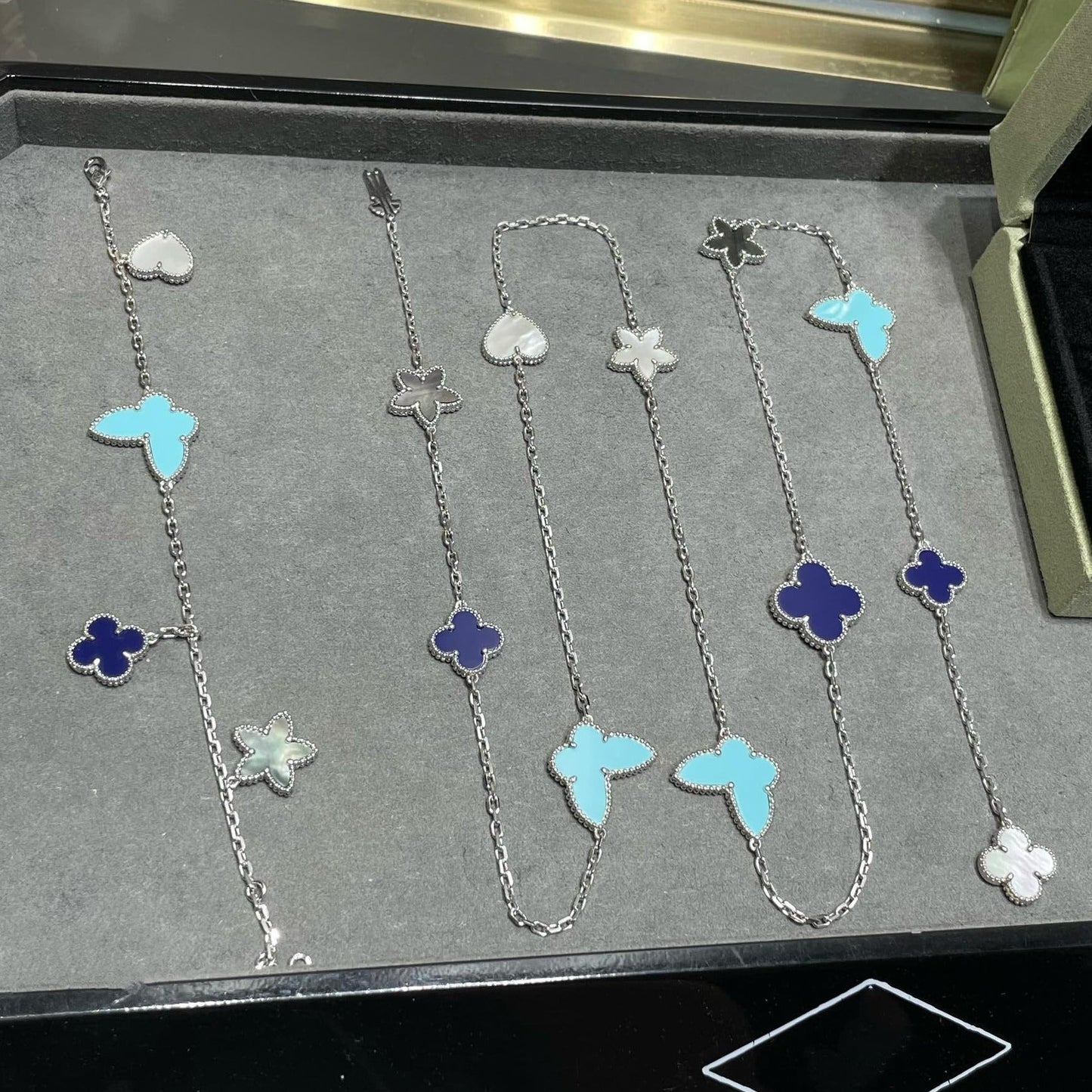 ¡®Lume Jewels¡¯LUCKY CLOVER SILVER 11 MOTIF NECKLACE