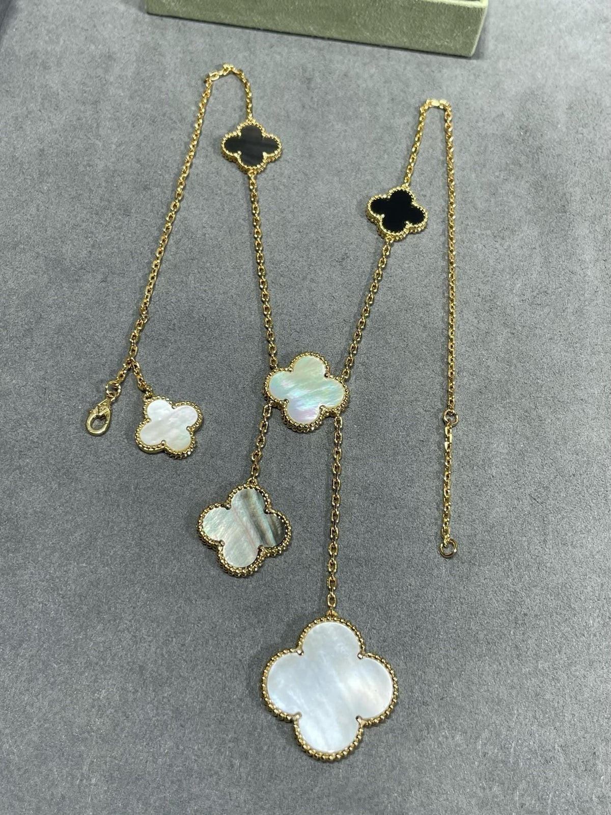 ¡®Lume Jewels¡¯CLOVER 6 MOTIF MOP ONYX GOLD NECKLACE