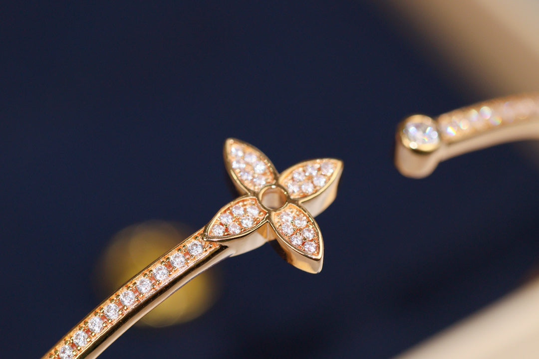 ¡®Lume Jewels¡¯IDYLLE PINK GOLD OPEN BRACELET DIAMOND PAVED