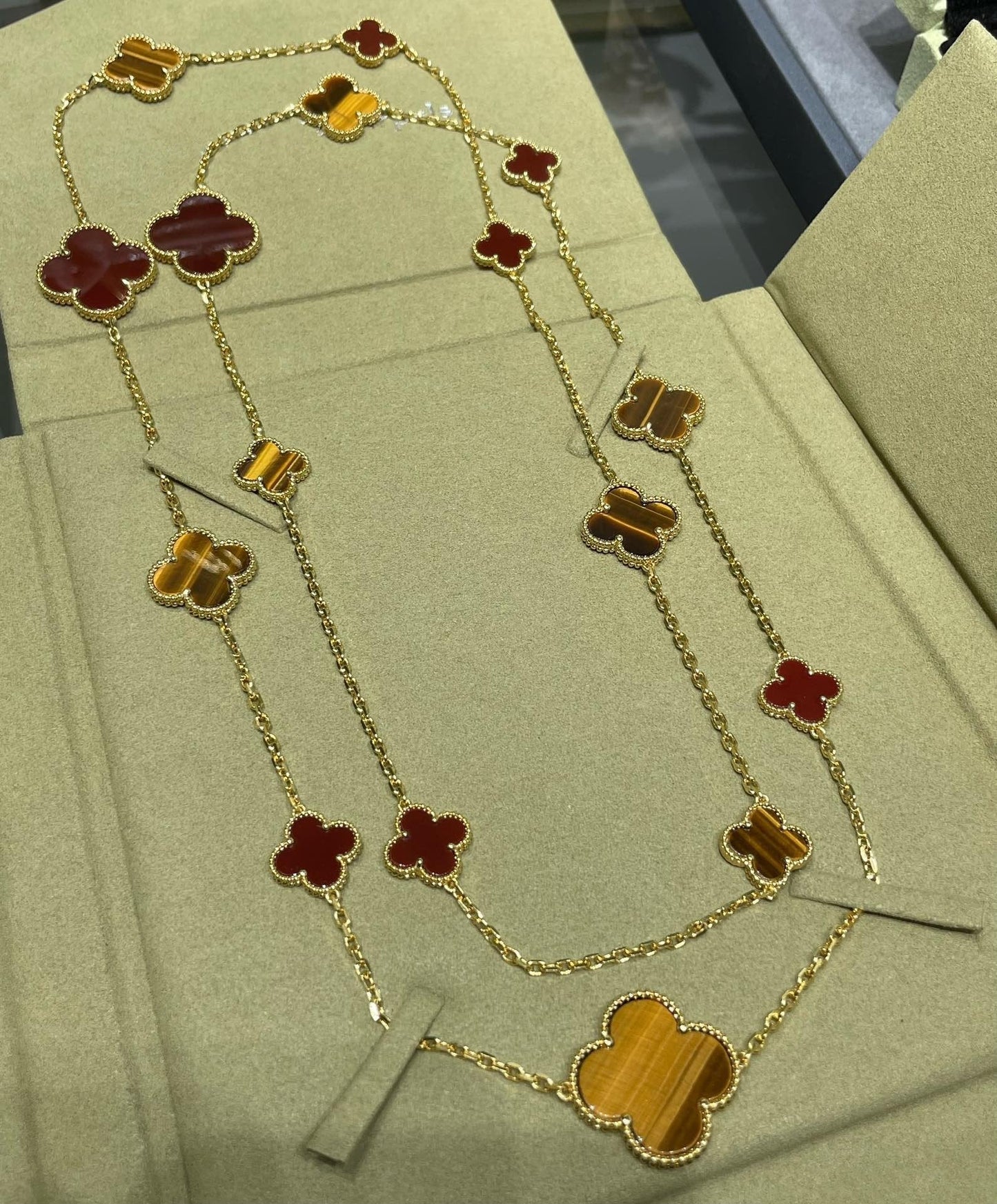 ¡®Lume Jewels¡¯CLOVER 16 MOTIF CARNELIAN TIGER EYE ROSE GOLD NECKLACE