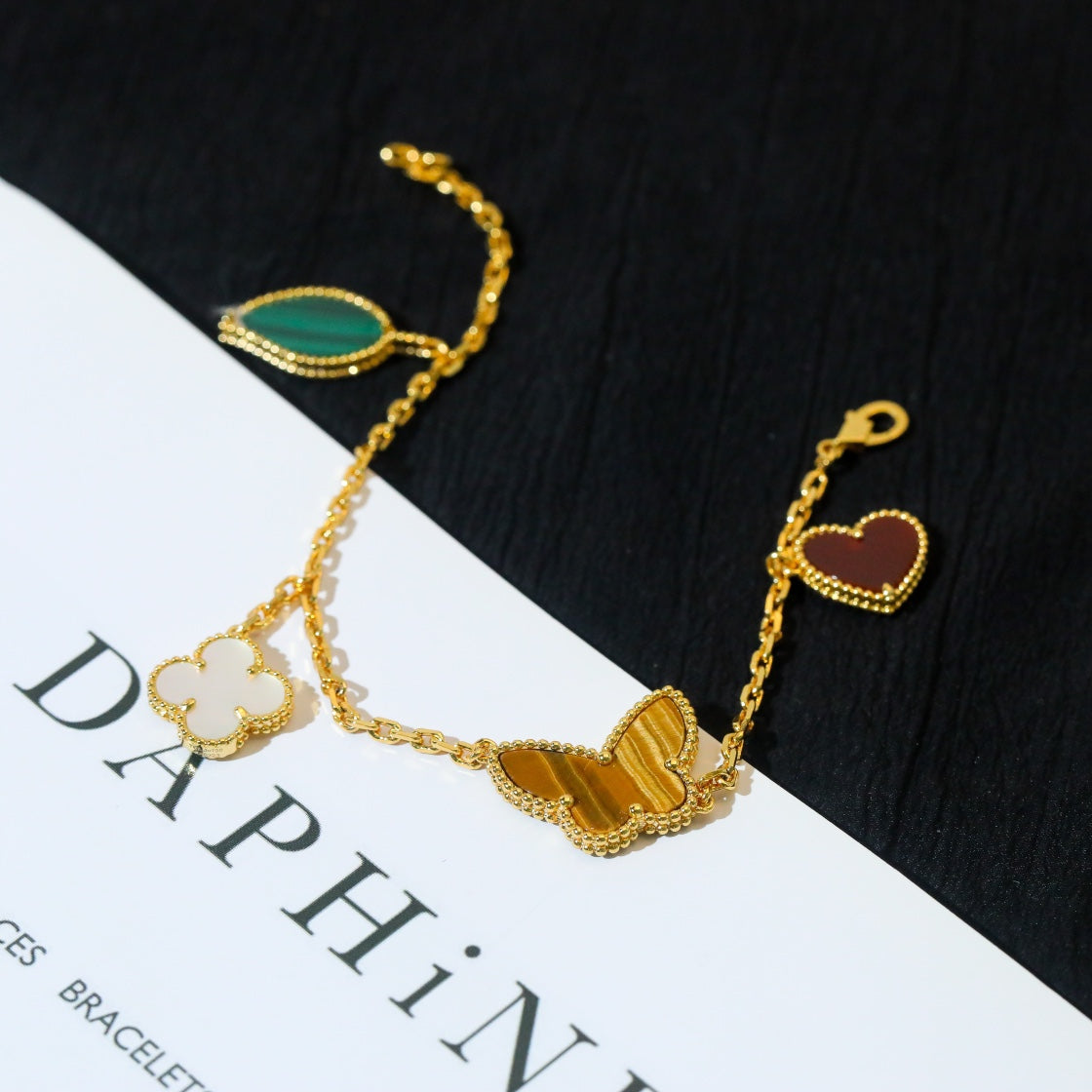 ¡®Lume Jewels¡¯LUCKY SPRING 5 MOTIF GOLD BRACELET