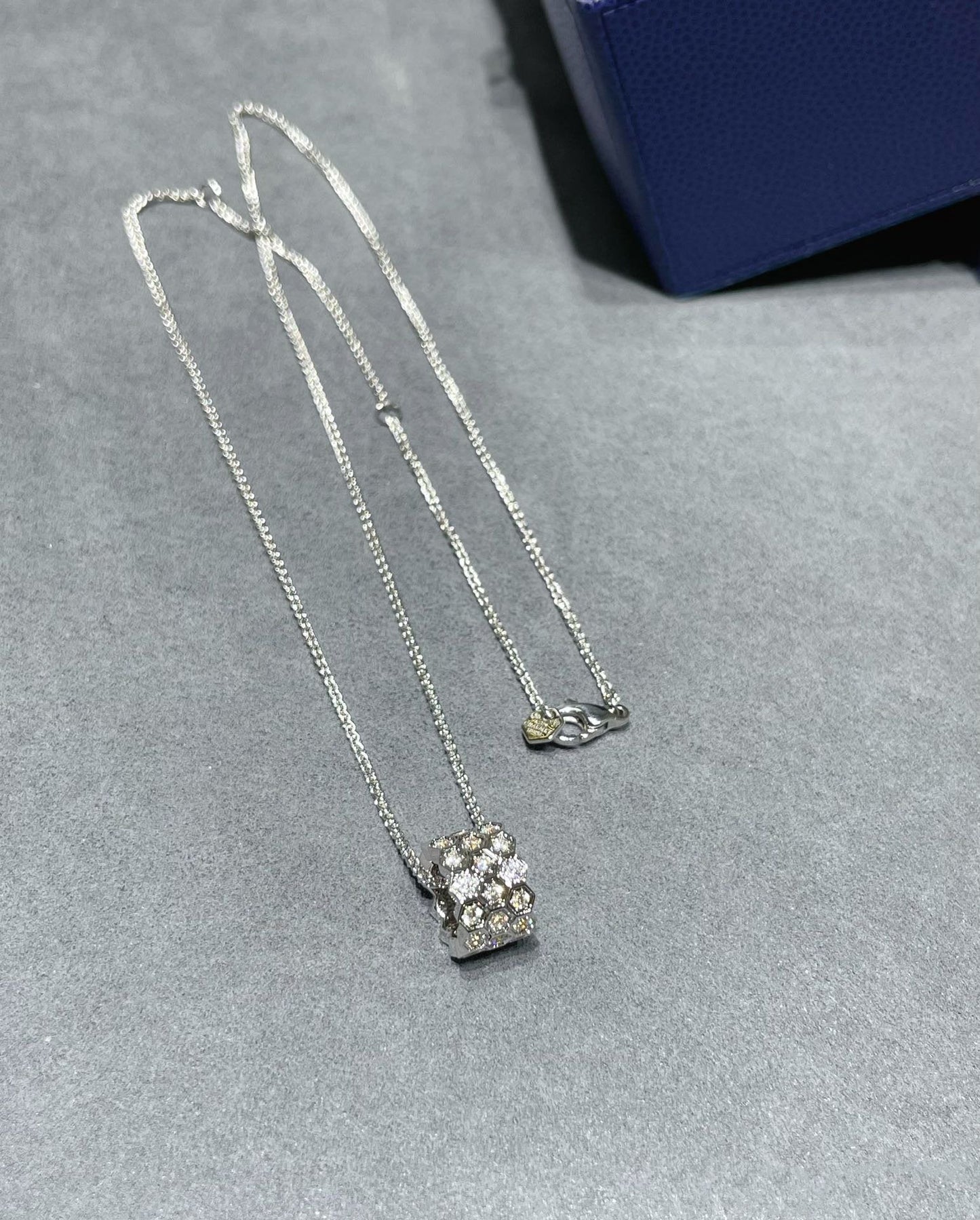 ¡®Lume Jewels¡¯BEE LOVE DIAMOND PAVED 3 ROW NECKLACE