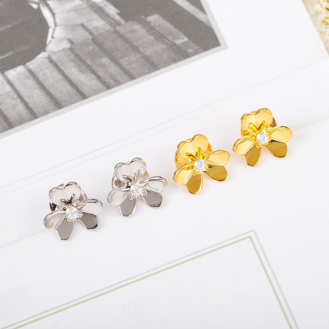 ¡®Lume Jewels¡¯FRIVOLE MINI FLOWER EARRINGS
