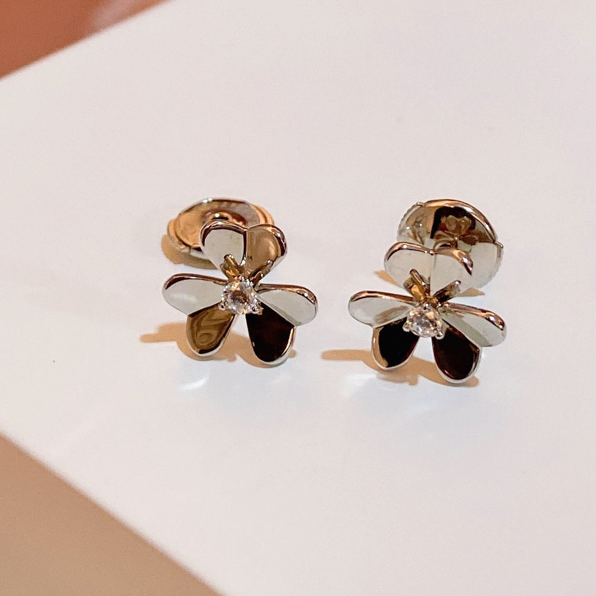 ¡®Lume Jewels¡¯FRIVOLE MINI FLOWER EARRINGS