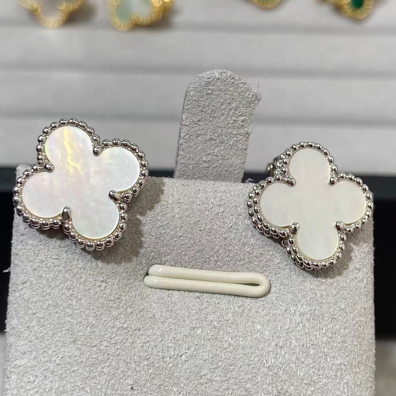 [Lume Jewels] CLOVER LARGE (20mm) 1 MOTIFS WHITE MOP STUD EARRINGS