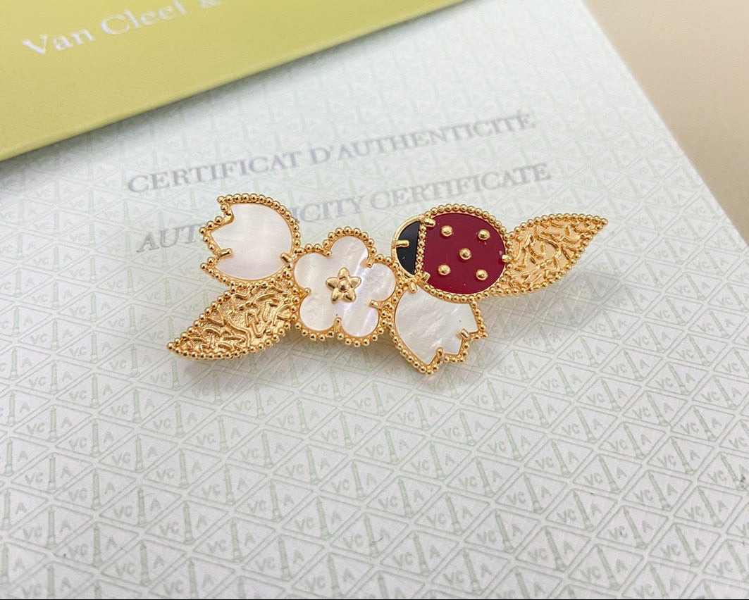 [Lume Jewels] Petal Leaf Ladybug Brooch