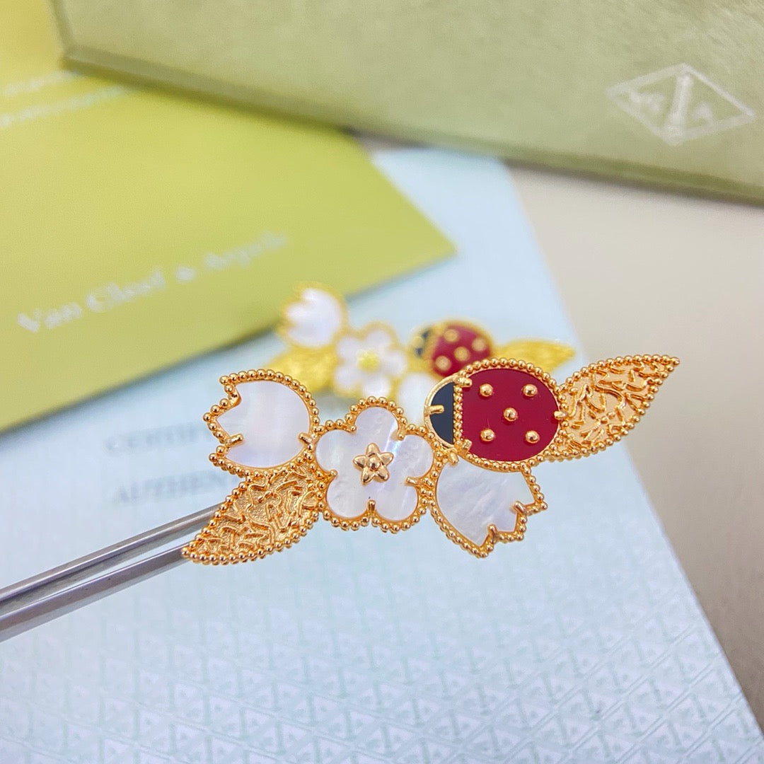[Lume Jewels] Petal Leaf Ladybug Brooch
