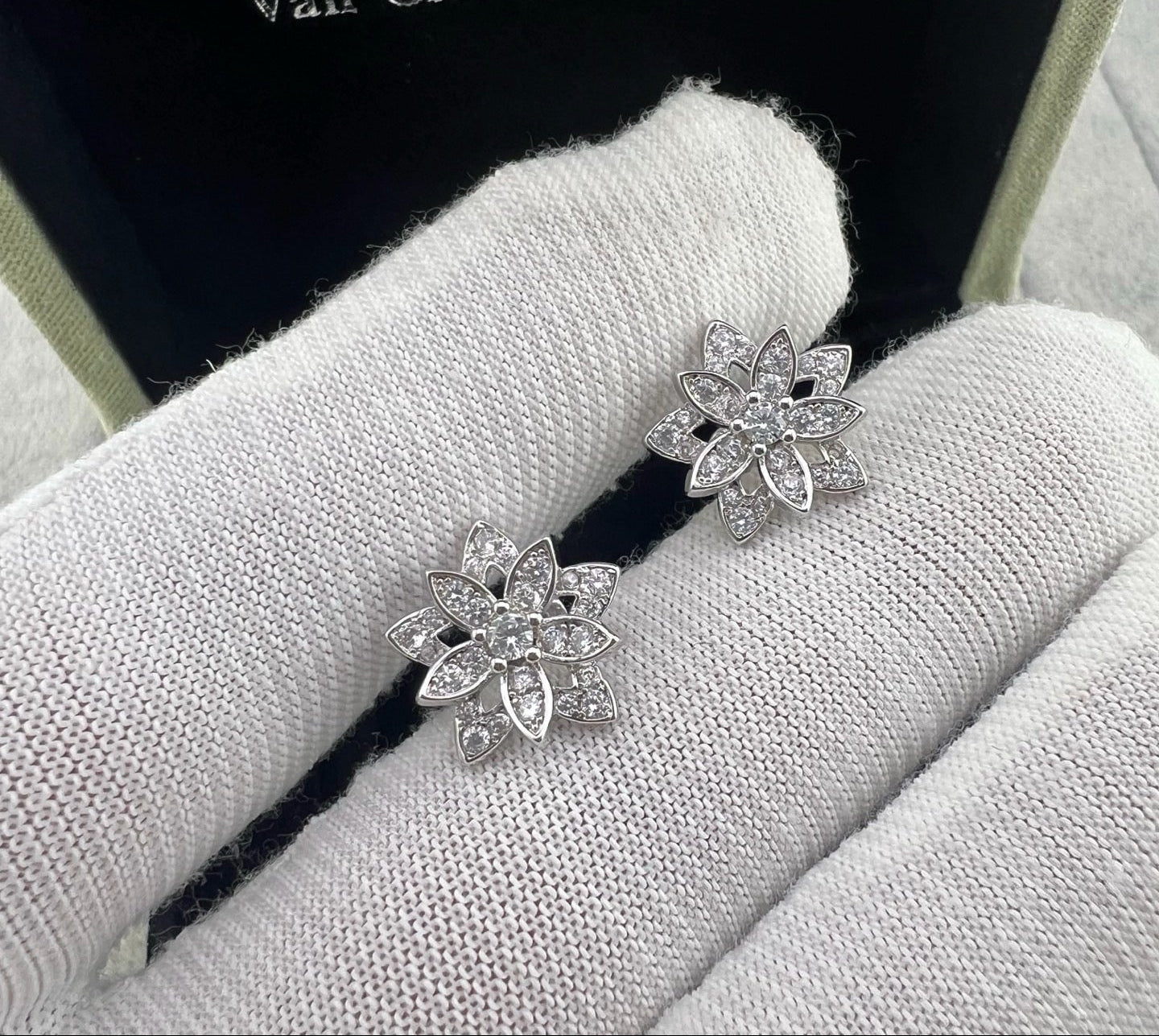 [Lume Jewels] Full Diamond Hollow Lotus Necklace Set