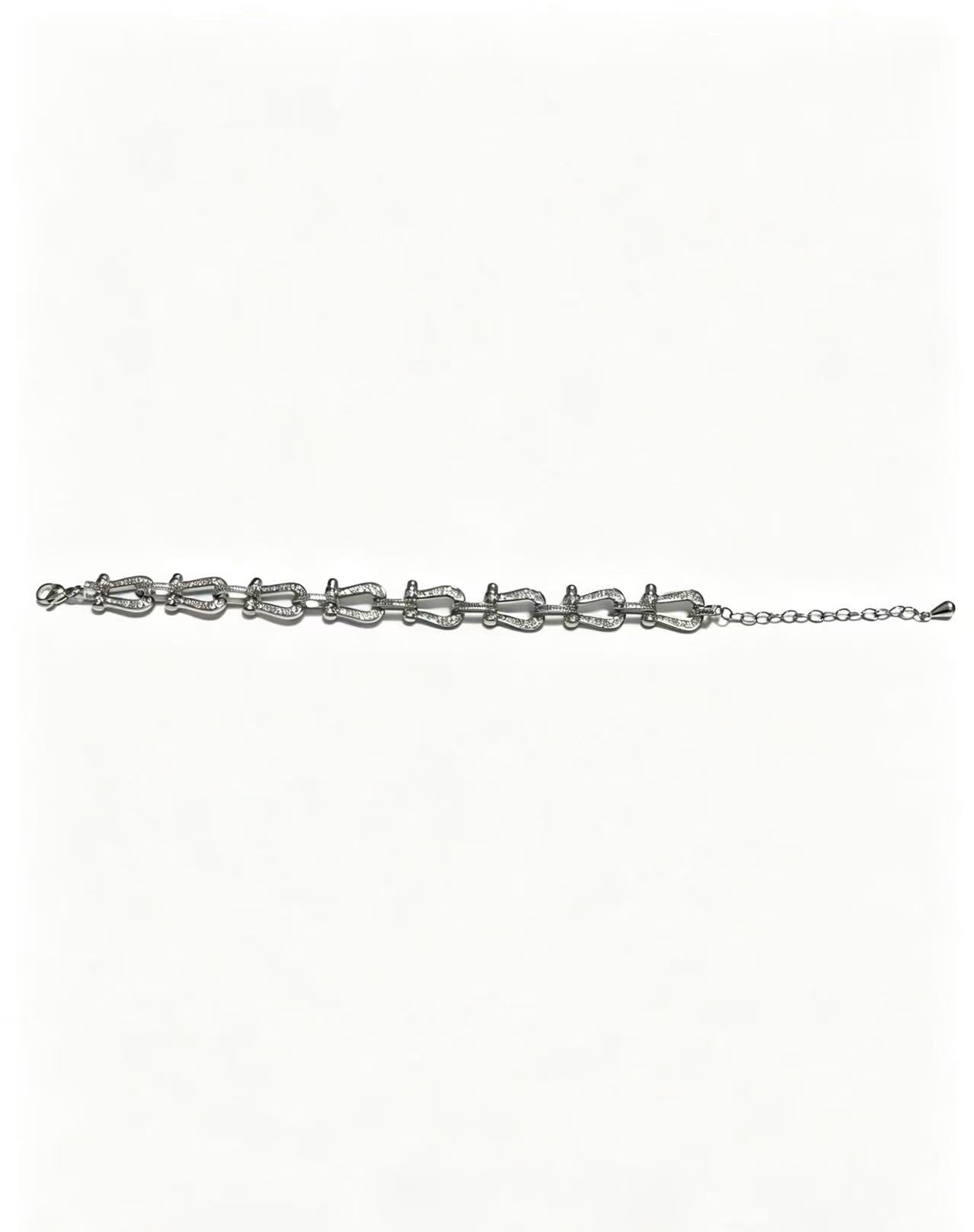 ¡®Lume JewelsDiamond-studded Horseshoe Bracelet