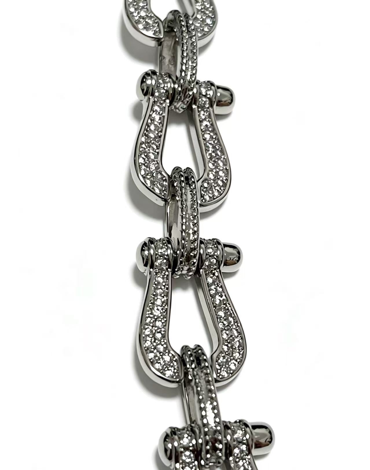 ¡®Lume JewelsDiamond-studded Horseshoe Bracelet