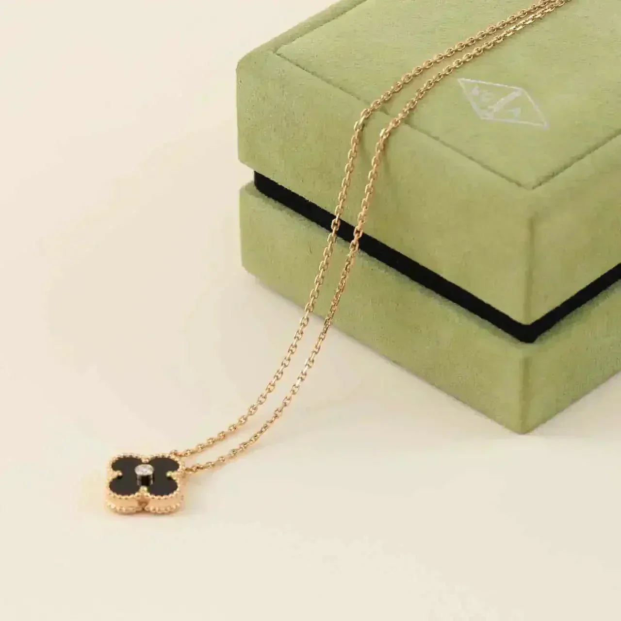 ¡®Lume Jewels¡¯CLOVER 15MM DIAMOND ONYX NECKLACE