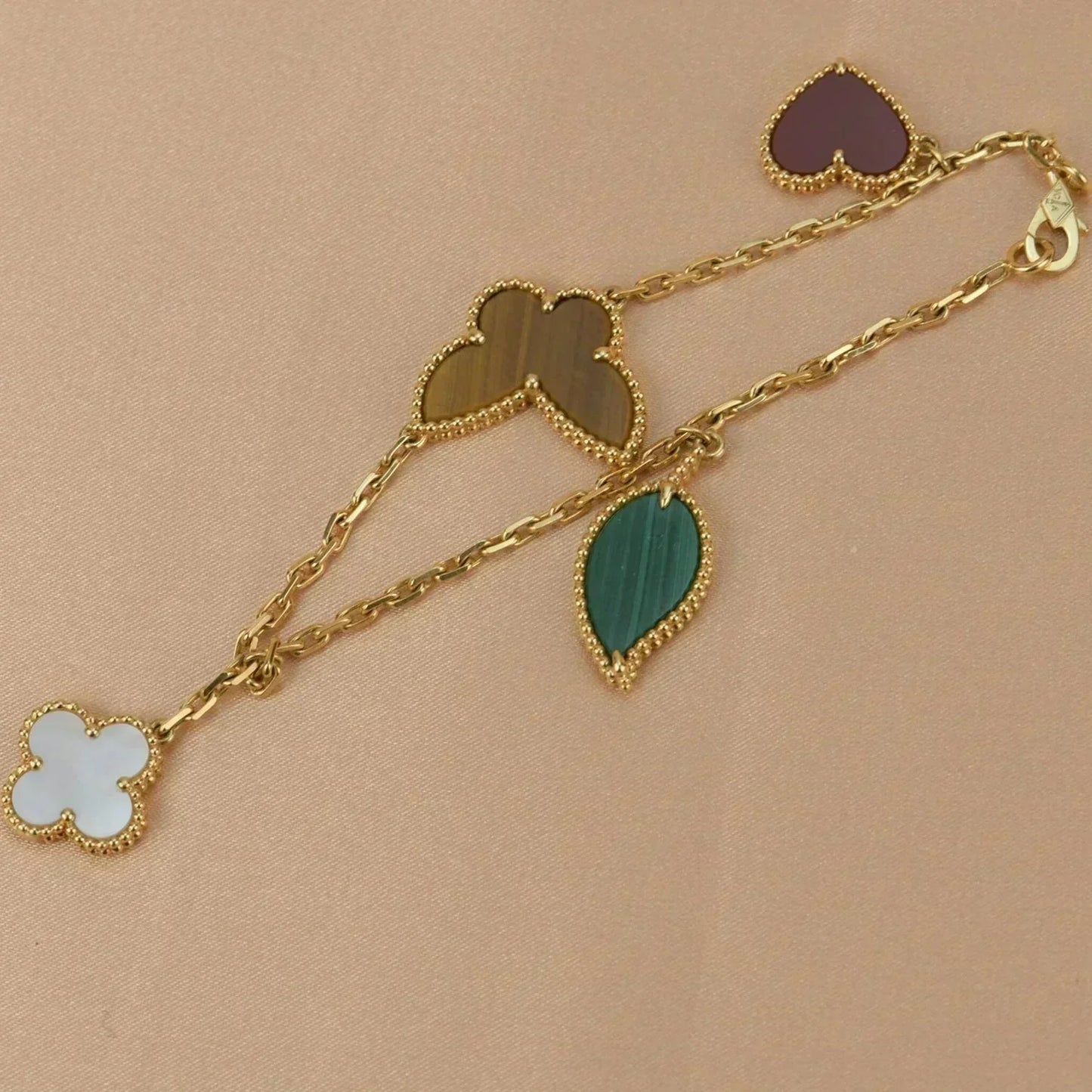 ¡®Lume Jewels¡¯LUCKY SPRING 5 MOTIF GOLD BRACELET