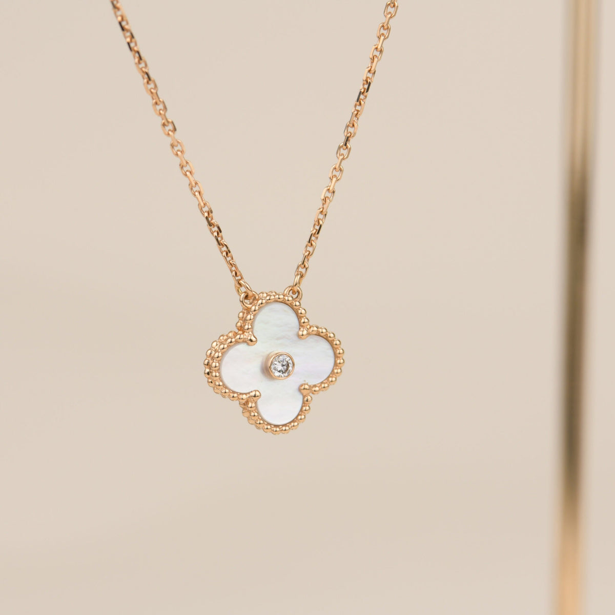 ¡®Lume Jewels¡¯CLOVER 15MM DIAMOND WHITE FRITILLARIA NECKLACE