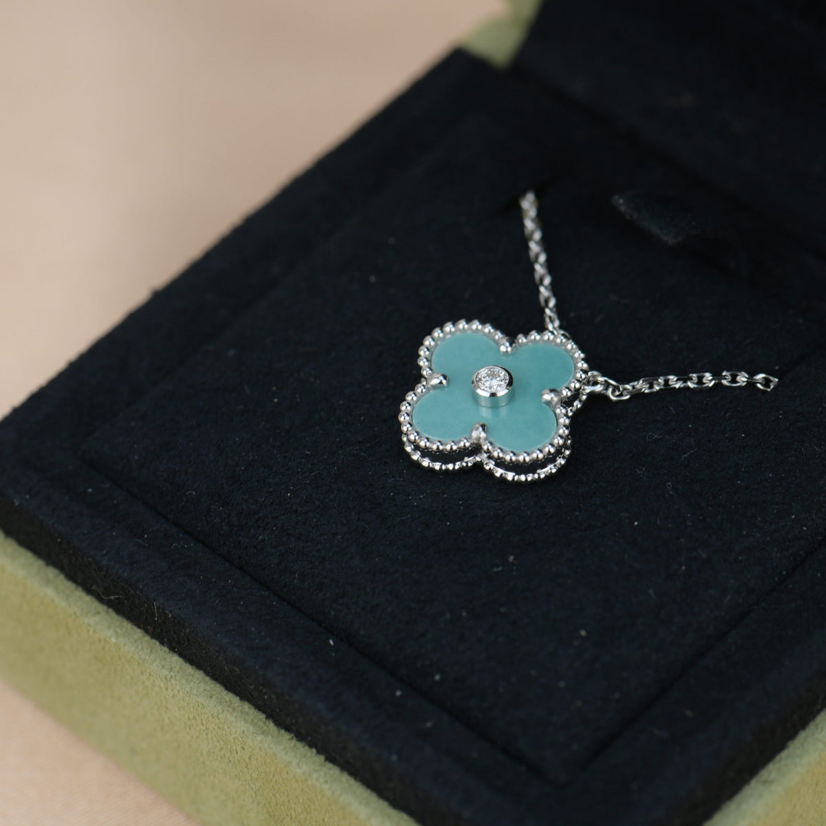 ¡®Lume Jewels¡¯CLOVER 15MM DIAMOND SVRES PORCELAIN  NECKLACE SILVER