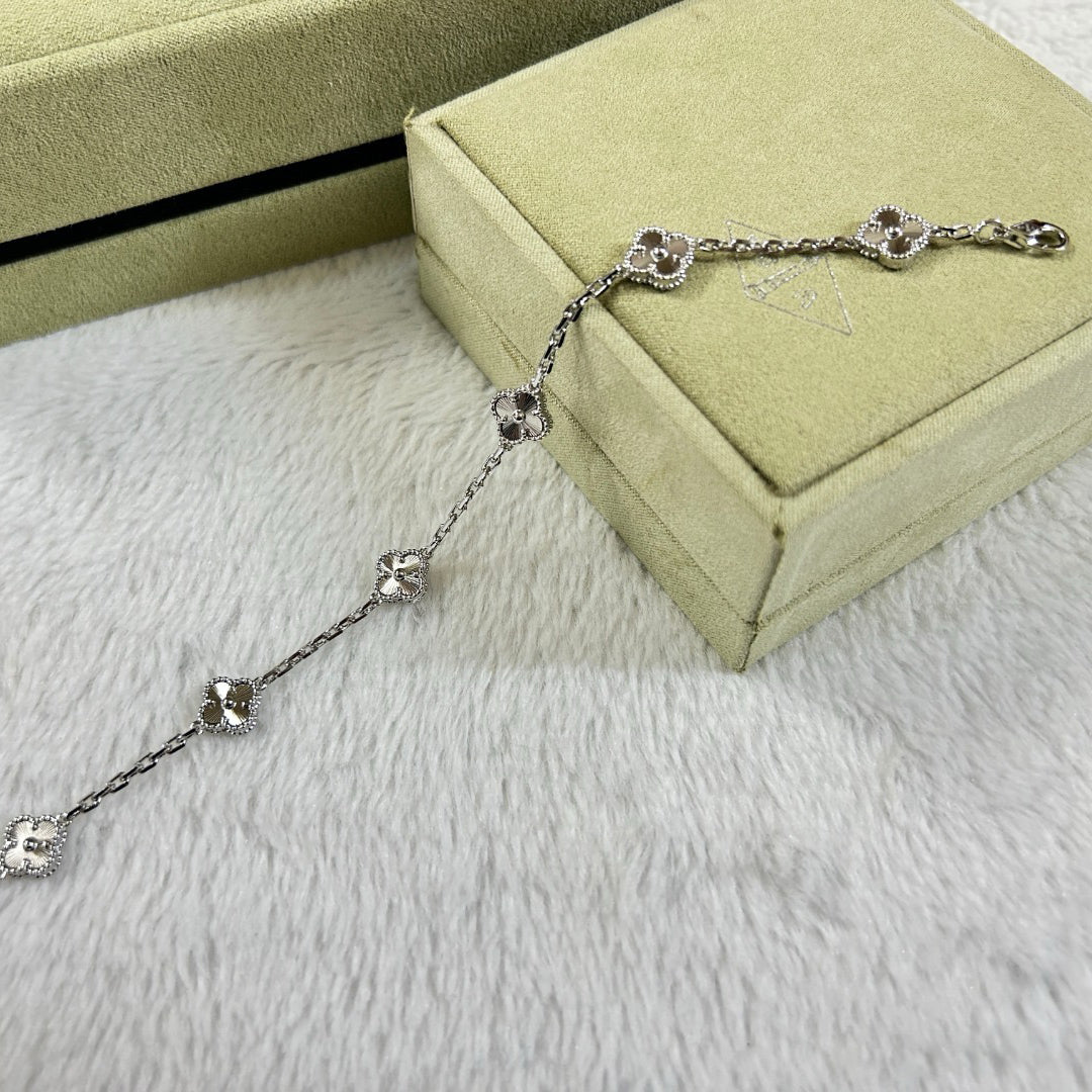 [Lume Jewels]New CLOVER 6 MOTIF DIAMOND BRACELET
