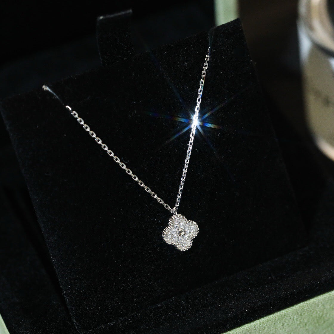 ¡®Lume Jewels¡¯CLOVER MINI 9.5MM PENDANT DIAMOND NECKLACE