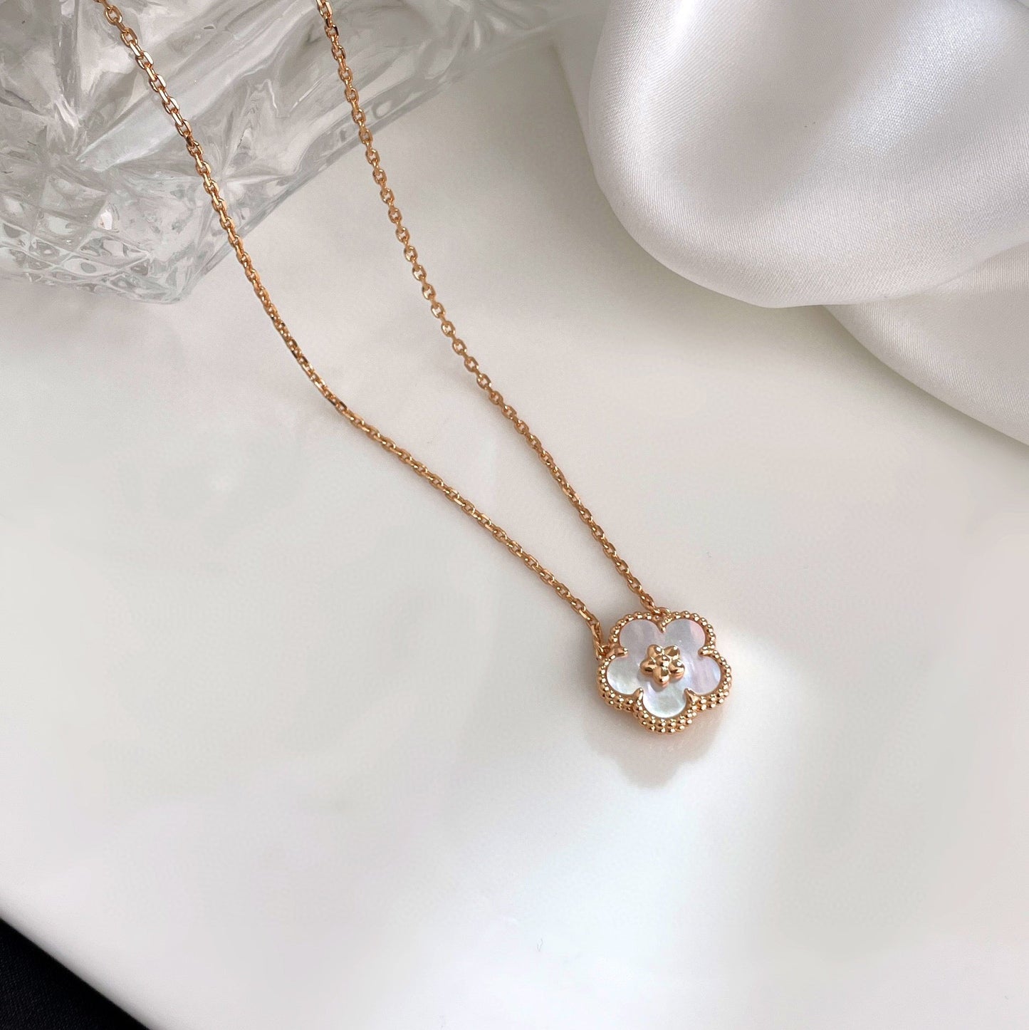 ¡®Lume Jewels¡¯LUCKY  WHITE MOP  PLUM BLOSSOM NECKLACE