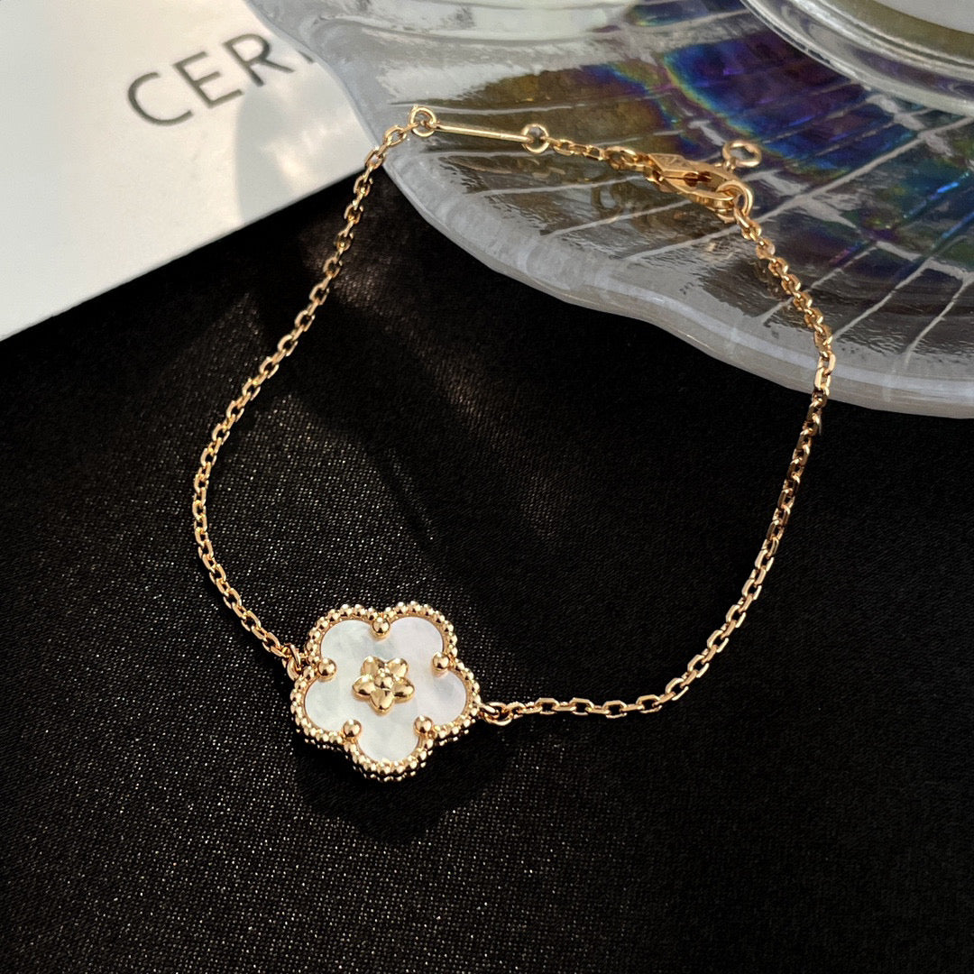 ¡®Lume Jewels¡¯LUCKY WHITE MOP PLUM BLOSSOM  BRACELET