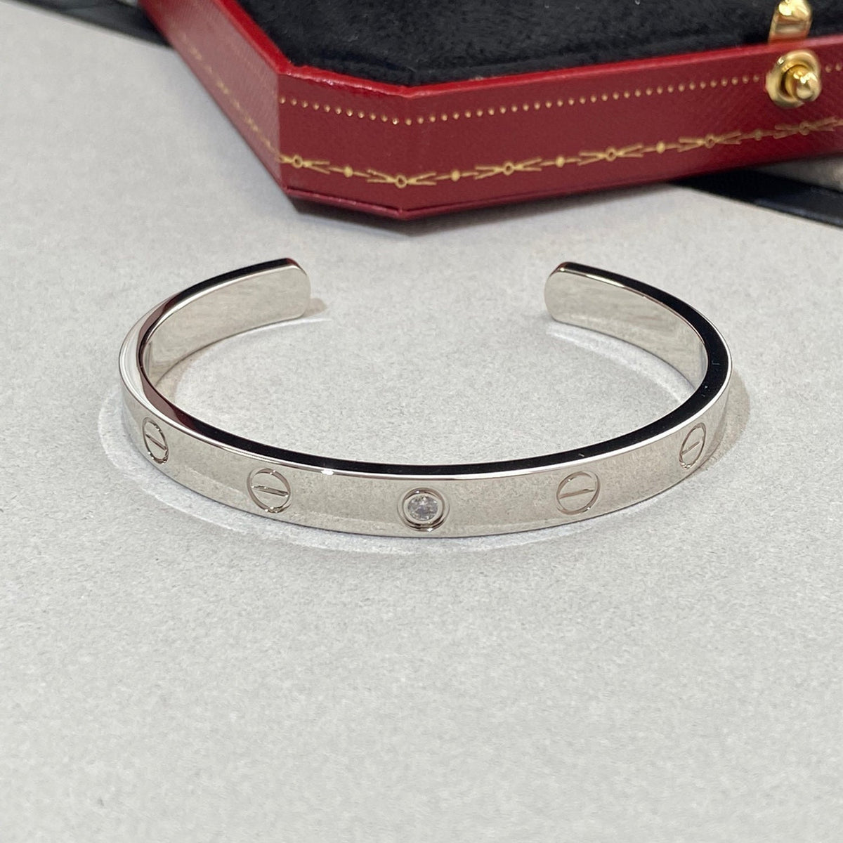 ¡®Lume Jewels¡¯LOVE BRACELET 6.1MM 1 DIAMOND OPEN CUFF