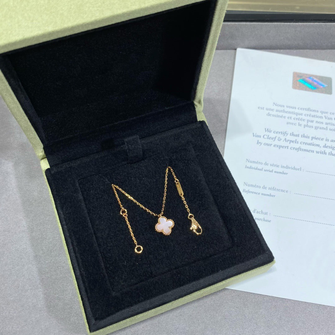 ¡®Lume Jewels¡¯CLOVER 15MM PINK MOTHER-OF-PEARL SINGLE FLOWER NECKLACE