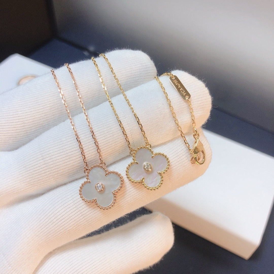 ¡®Lume Jewels¡¯CLOVER 15MM DIAMOND WHITE FRITILLARIA NECKLACE