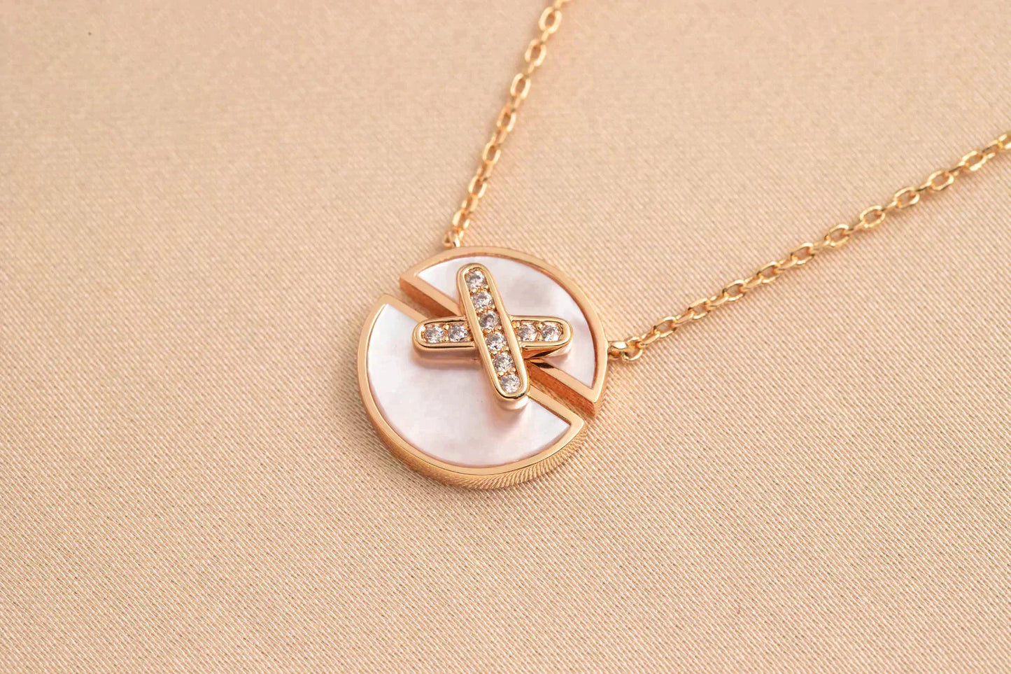 ¡®Lume Jewels¡¯JEUX DE ROSE GOLD DIAMOND NECKLACE