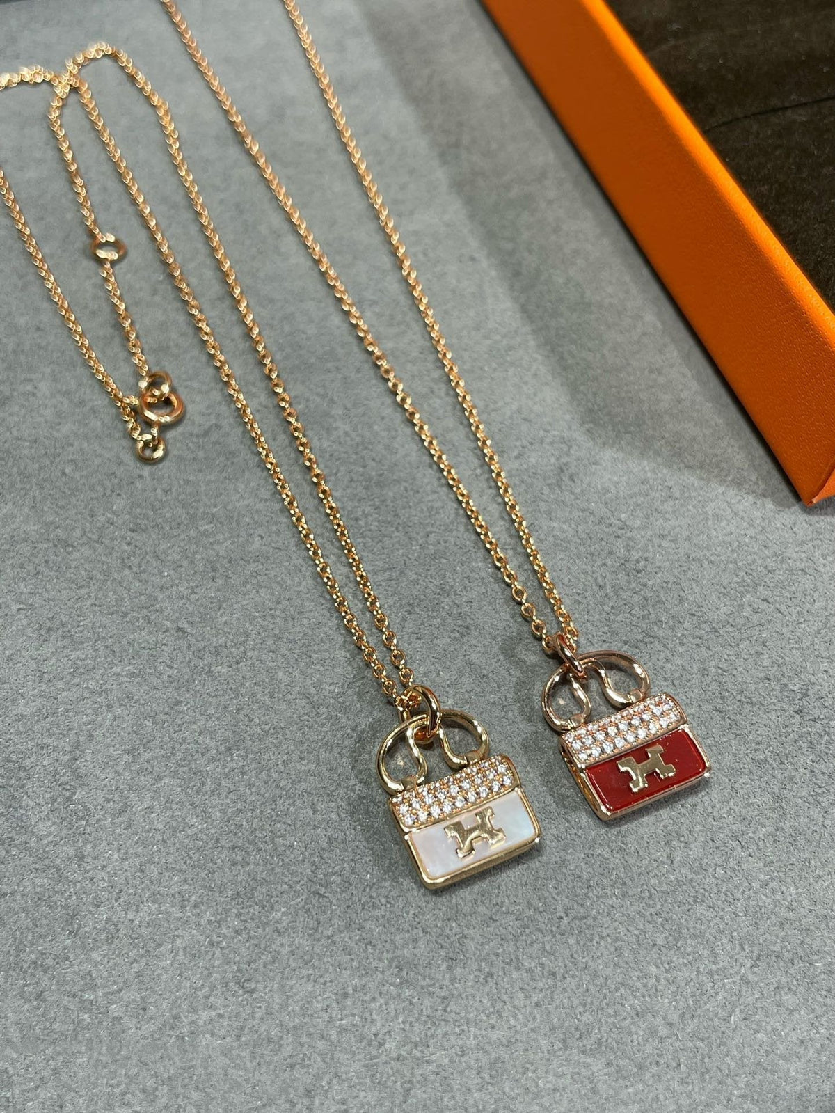 ¡®Lume Jewels¡¯H CIRCE MOISSANITE PENDANT NECKLACE GOLD