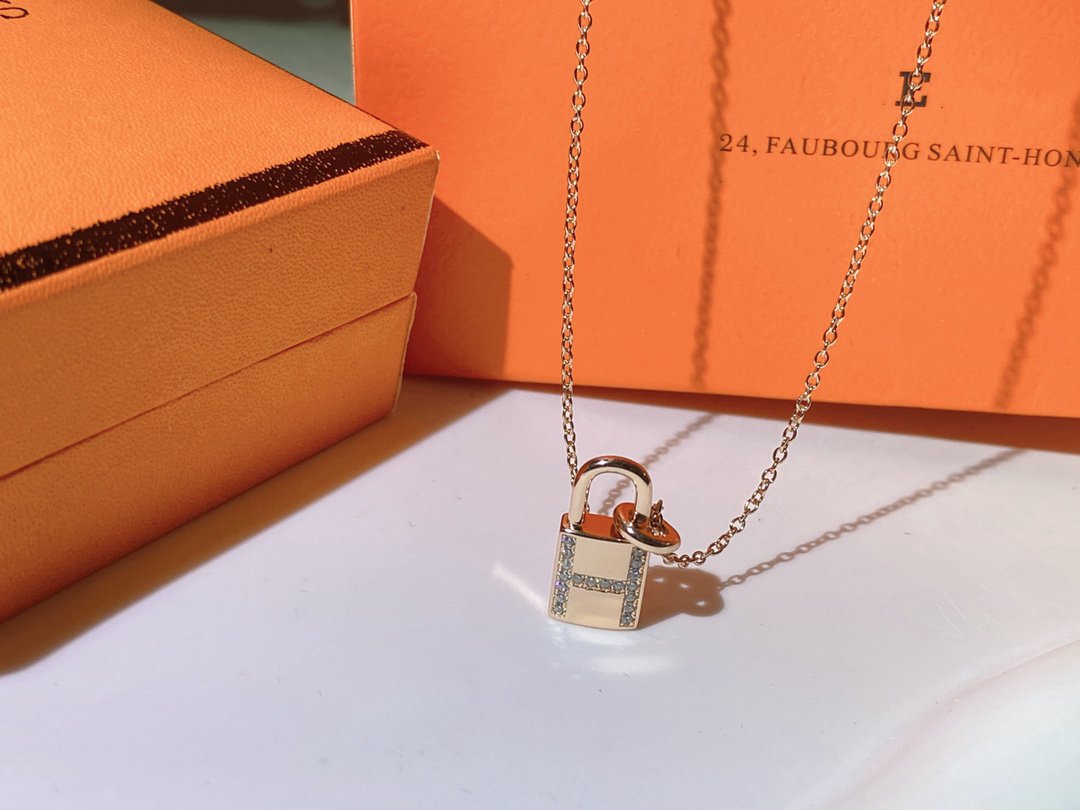 ¡®Lume Jewels¡¯HM ADVANCED NICHE LOCK HEAD NECKLACE DIAMONDS