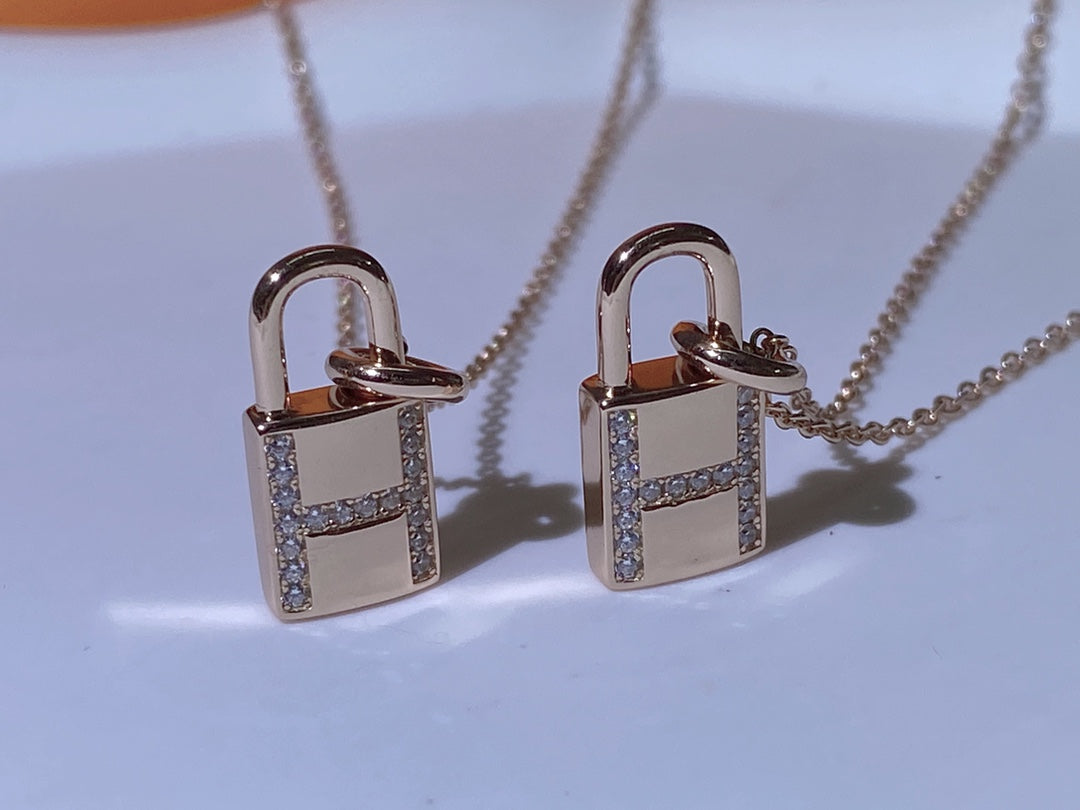 ¡®Lume Jewels¡¯HM ADVANCED NICHE LOCK HEAD NECKLACE DIAMONDS